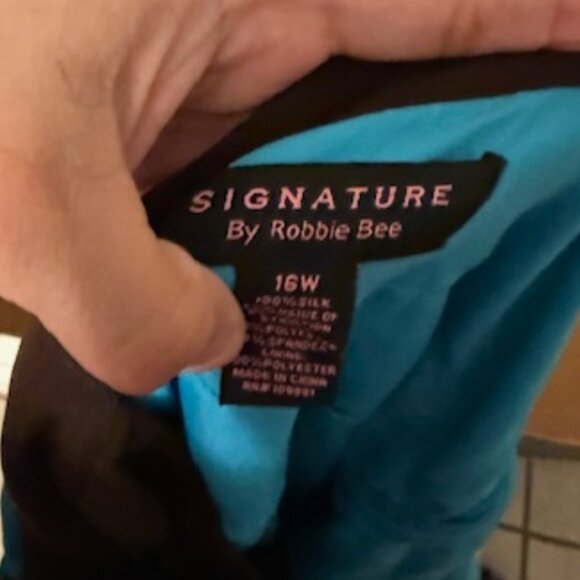 SIGNATURE BY ROBBIE BEE Dress Size 16W - Picture 4 of 4